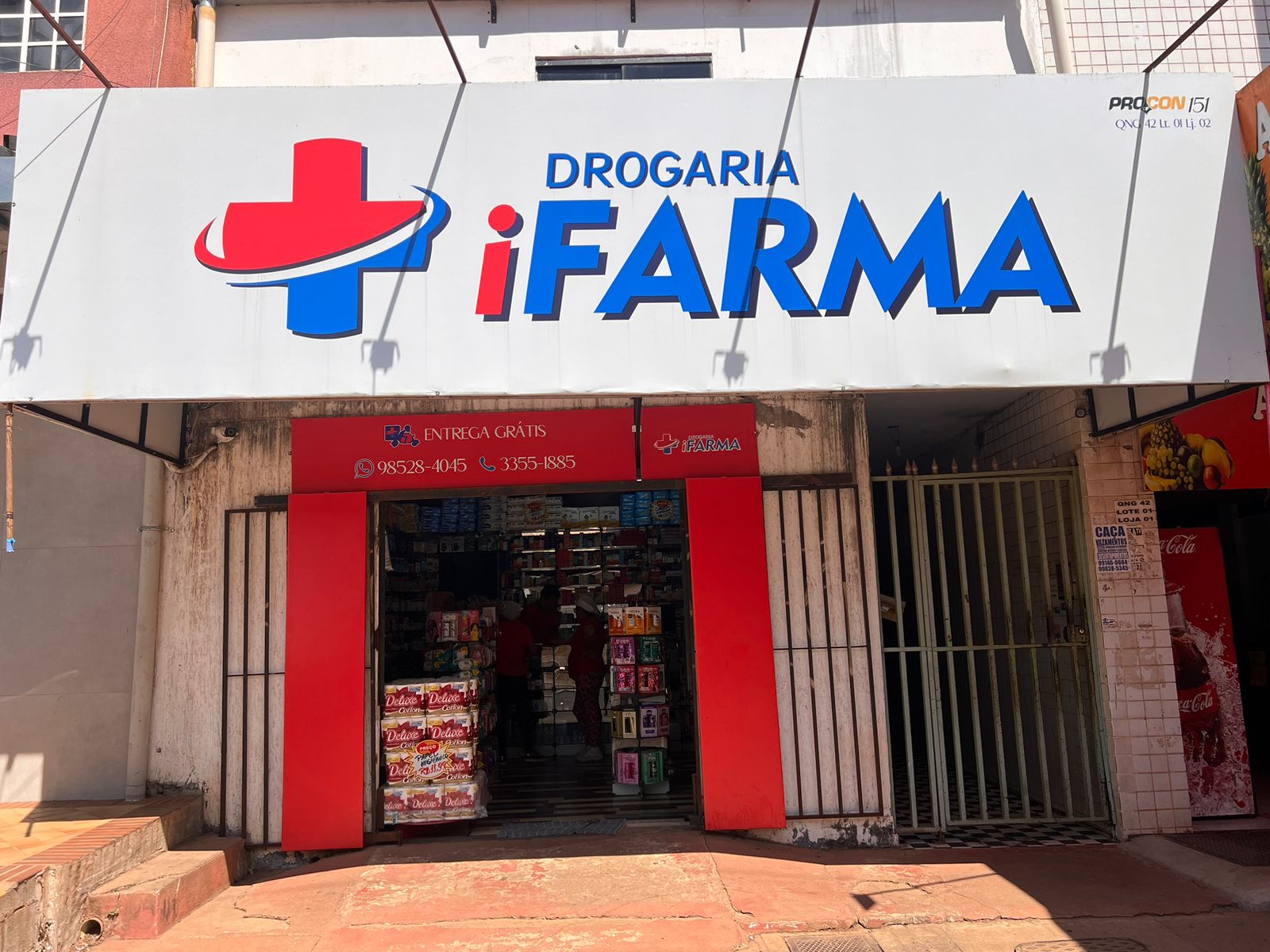 Interior espaçoso e organizado da Drogaria iFarma Taguatinga